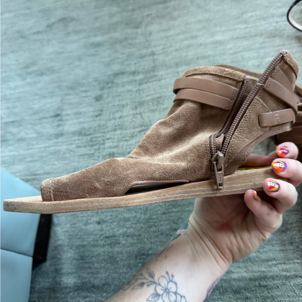 Vince Tan Suede Women's Sandals - Picture 6 of 6